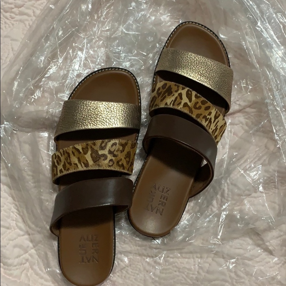 Brown leather sandals with cow hair!